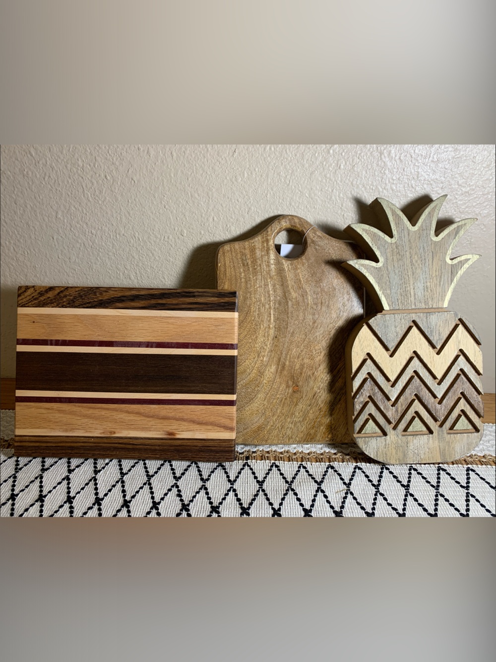 Two (2) Cutting boards Lot and pineapple decor